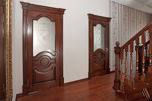 Двери из комбинированного материала